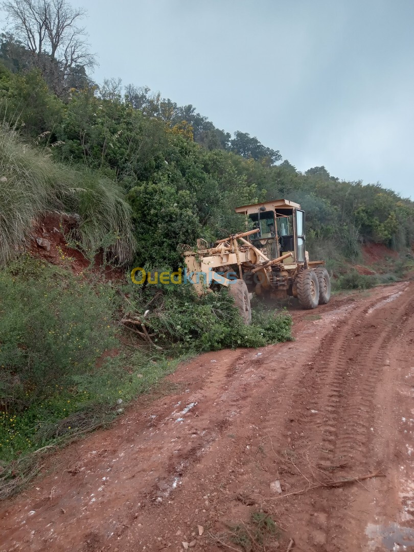 Location de engin travaux publics Nivleuse komatsu location 1987