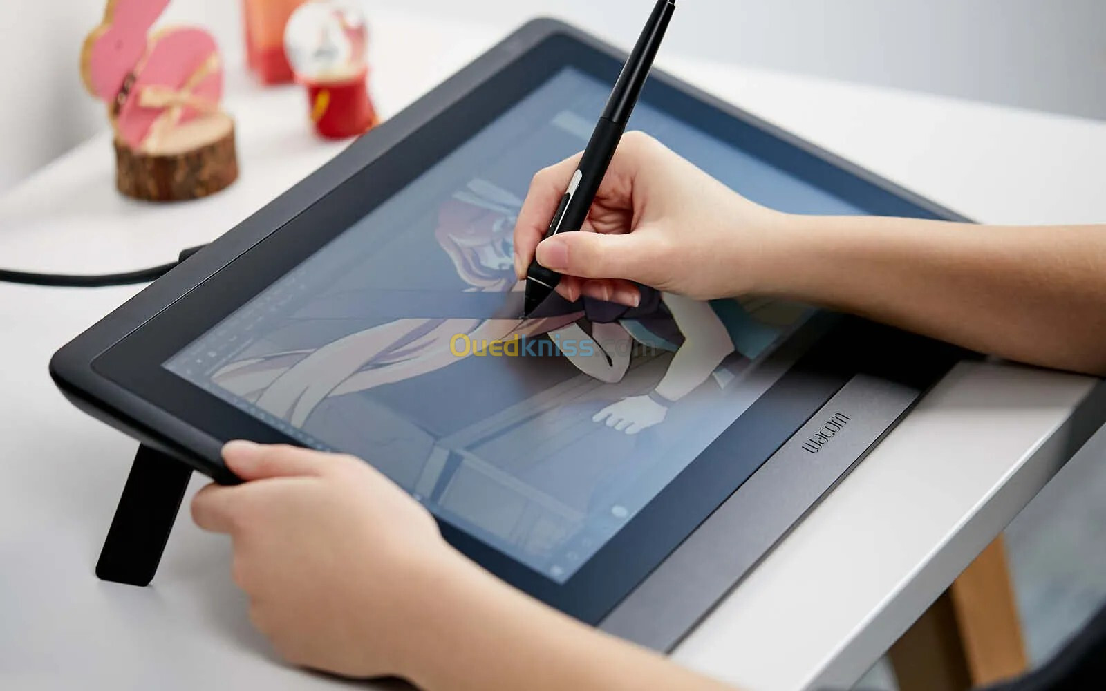 WACOM CINTIQ 16 - TABLETTE GRAPHIQUE UDTK166K0B - 16" FHD - 60 Hz - STYLETPRO 2 - 8192 LPI - NOIR