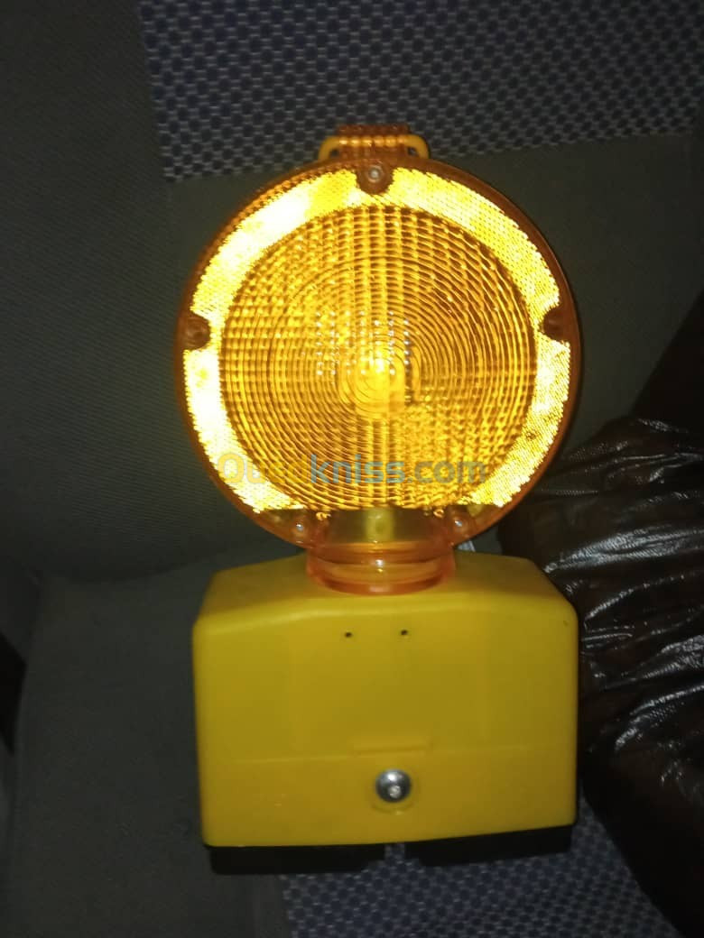 LAMPE DE SIGNALISATION DE CHANTIER