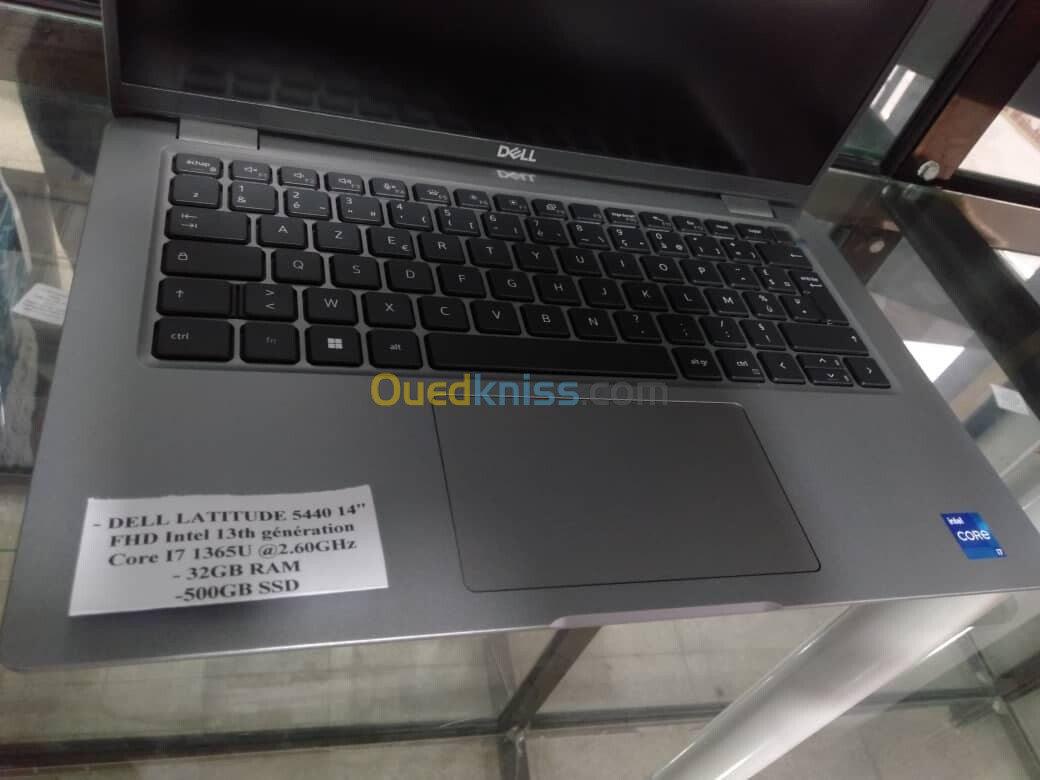 DELL LATITUDE 5330 Intel Core i5-1245U cache 12 Mo, jusqu'à 4,40 GHz 16GB 256GB SSD 13" FULL HD