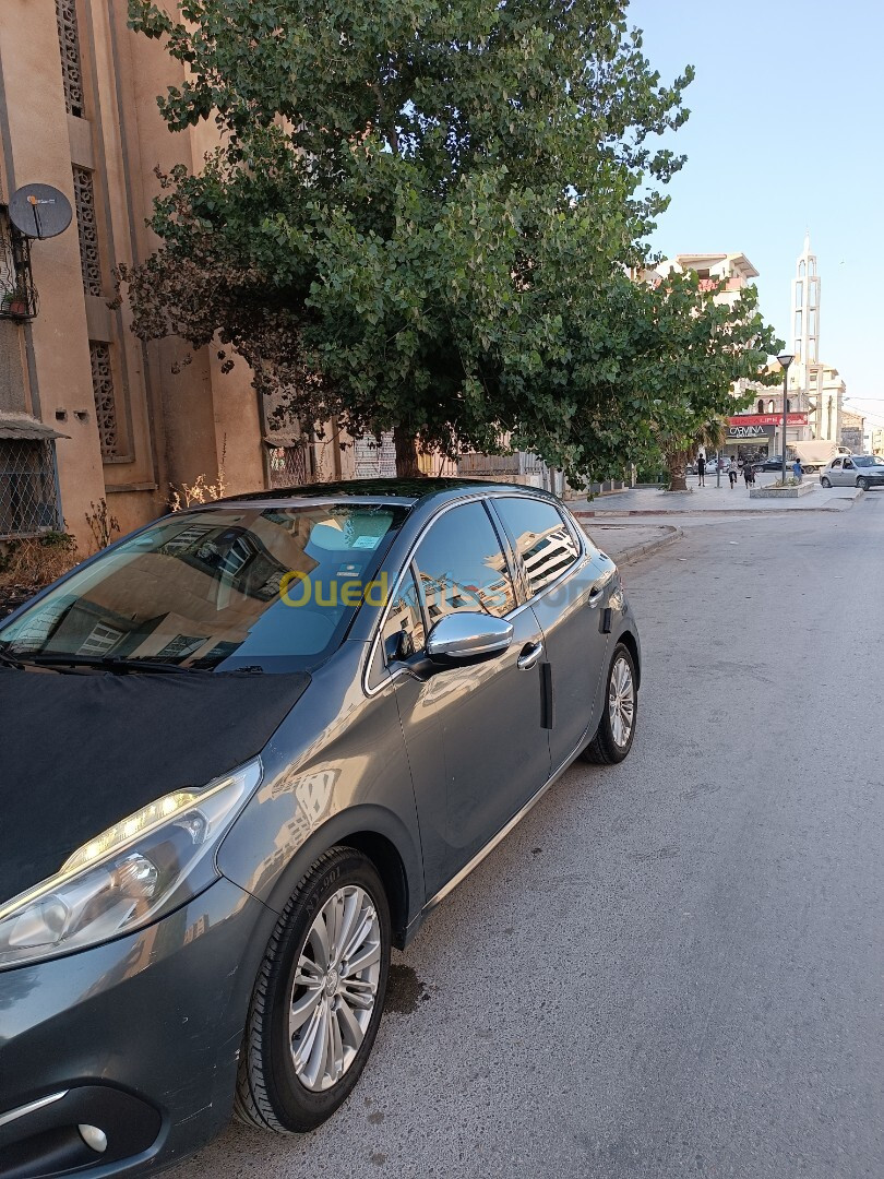 Peugeot 208 2015 Allure Facelift