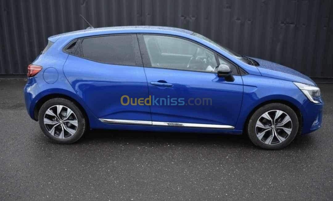 Renault Clio 5 Essence 2023 TCE 90 2023 EVOLUTION