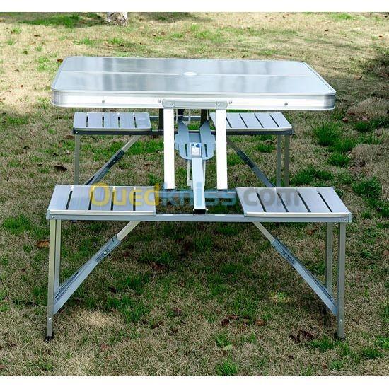 Table pliable de camping avec 4 siège 