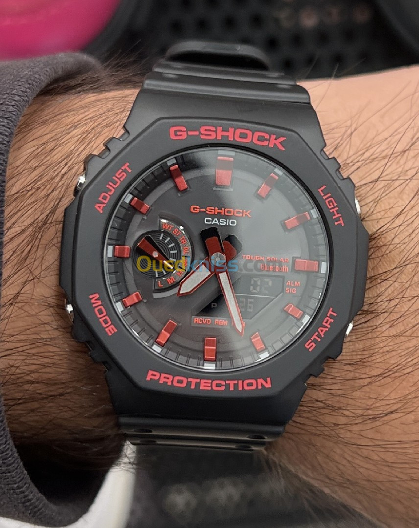 Montre Casio G-Shock Noir fond noir et rouge