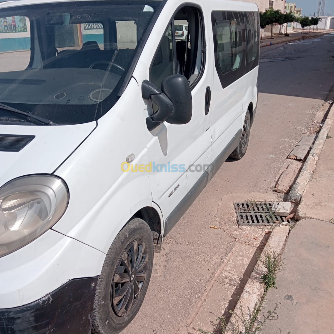 Renault  Trafic  9 places Renault  Trafic  9 places 2007