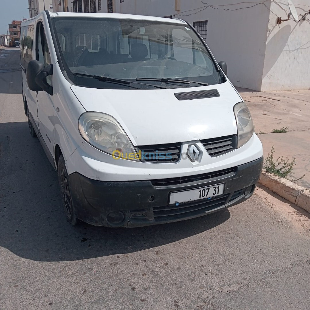 Renault  Trafic  9 places Renault  Trafic  9 places 2007