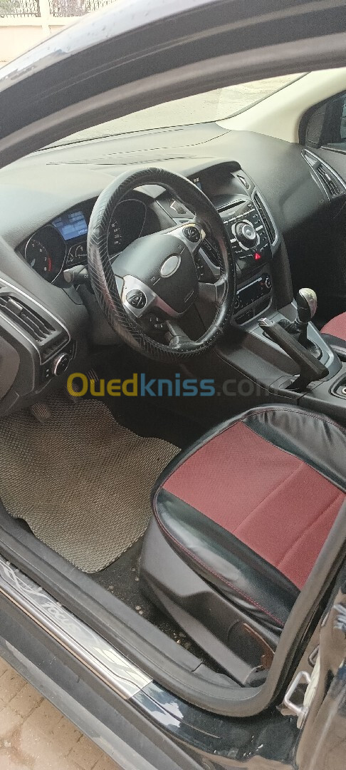 Ford Focus 4 portes 2012 Titanium