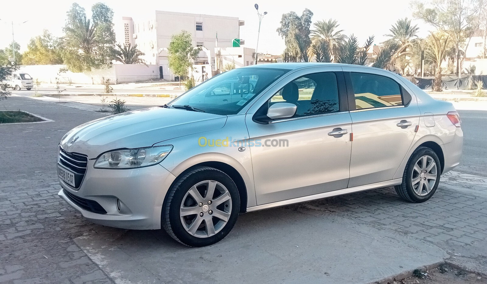 Peugeot 301 2015 pack luxe 