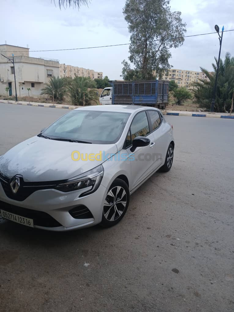 Renault clio 2023 evolution