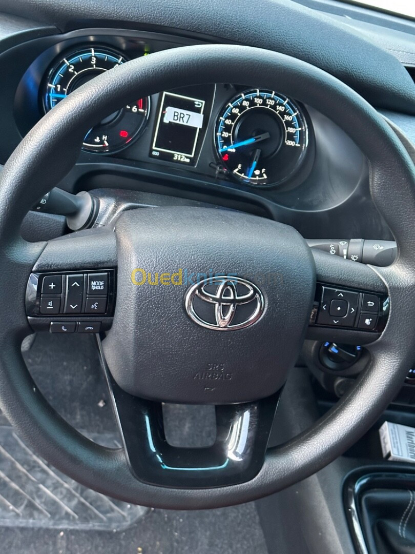 Toyota Hilux 2024 Adventure