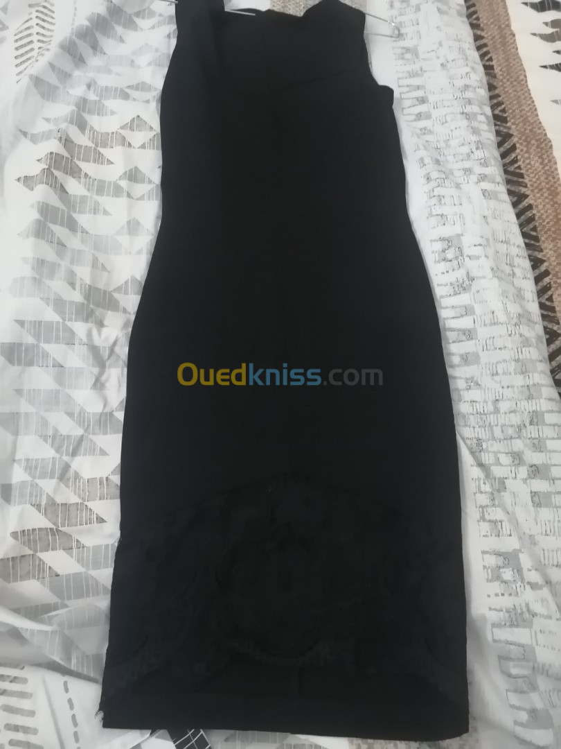 Petite robe noire de marque Guess