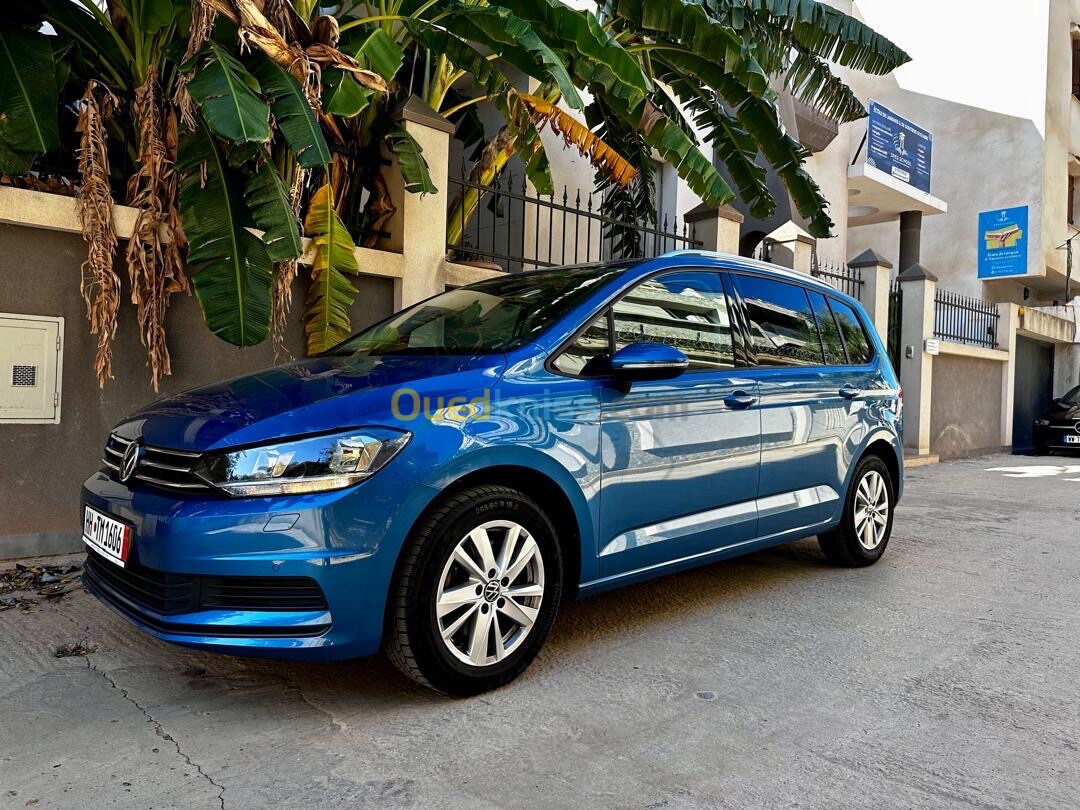 Volkswagen Touran 2022 Family 7 place