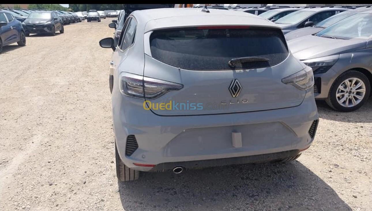 Renault Clio 5 évolution gris nardo et gris souris 2024 Carte grise