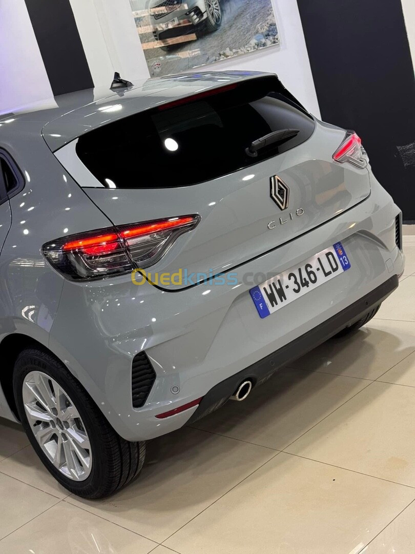 Renault Clio 5 évolution full options 2024 Carte grise 16