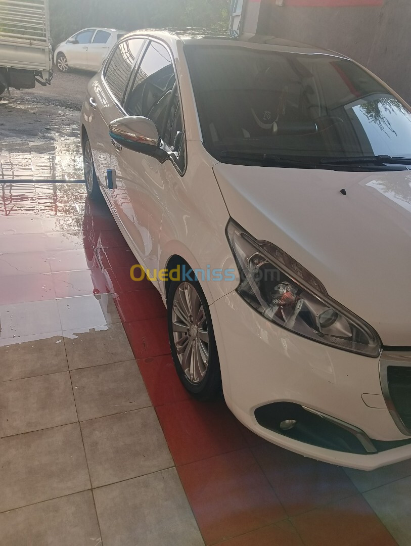 Peugeot 208 2015 208