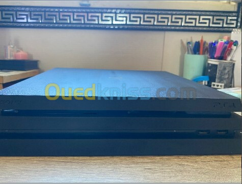  PS4 Pro 1TB en excellent état + 2 jeux ! 