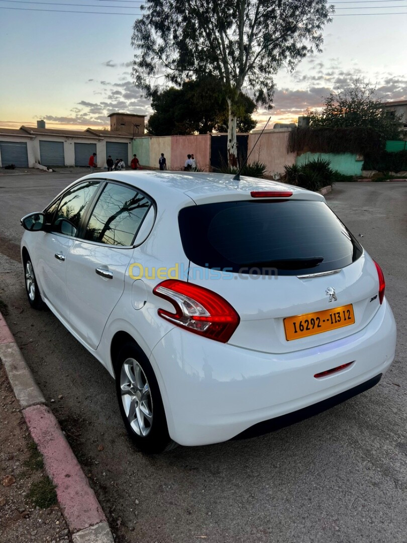 Peugeot 208 2013 1.2 essence