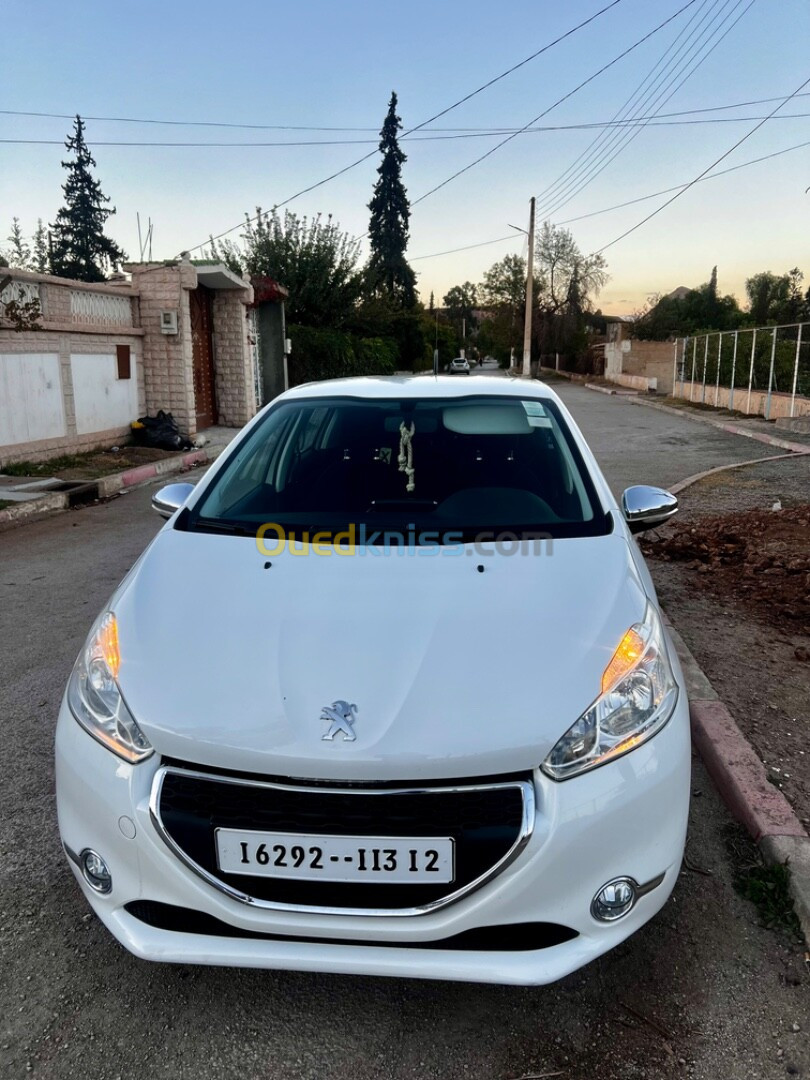 Peugeot 208 2013 1.2 essence