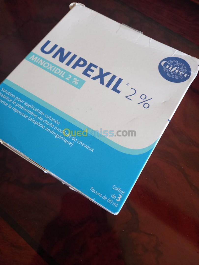 Minoxidil 2% soin contre la chute de cheveux chez les femmes. 