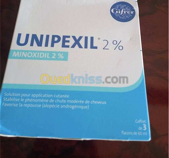 Minoxidil 2% soin contre la chute de cheveux chez les femmes. 