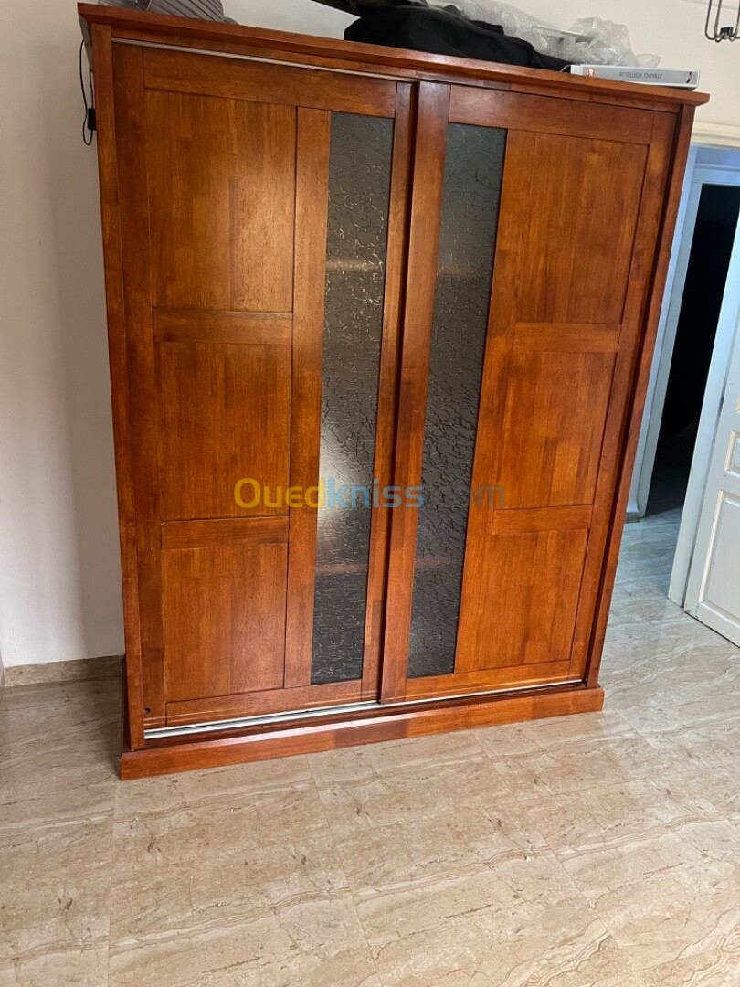 armoire bois rouge