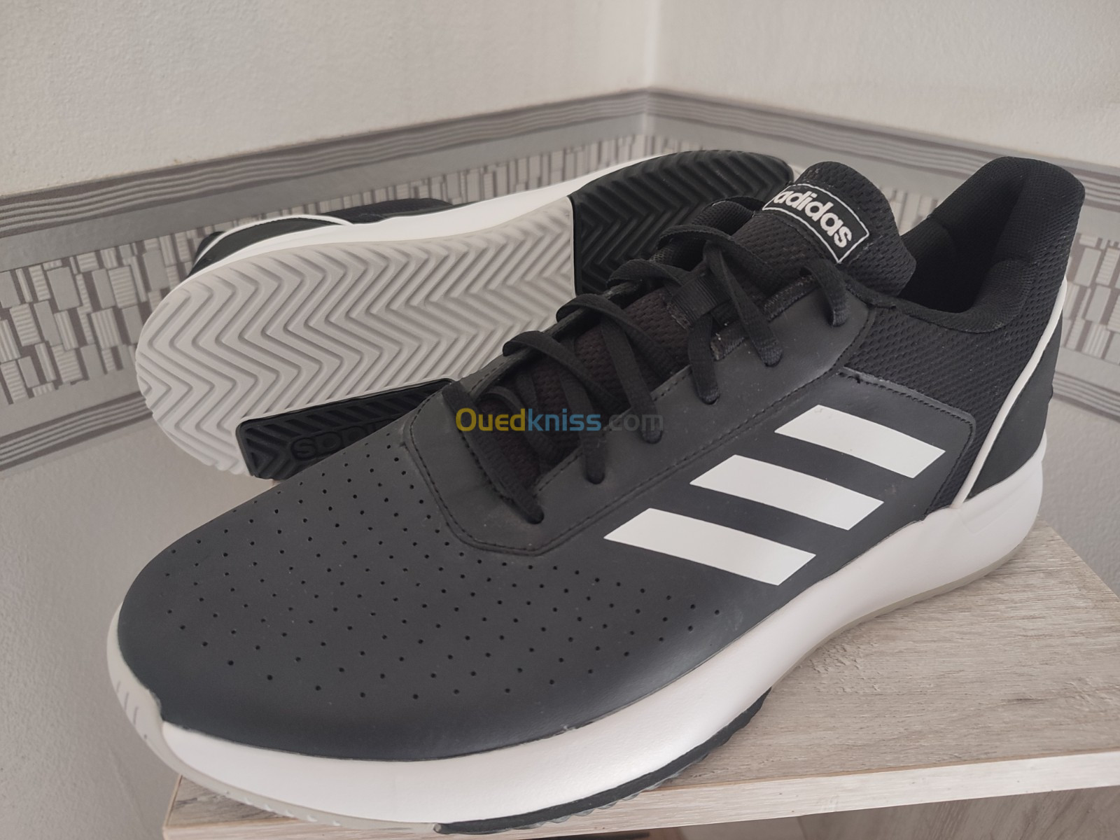 Adidas courtsmash