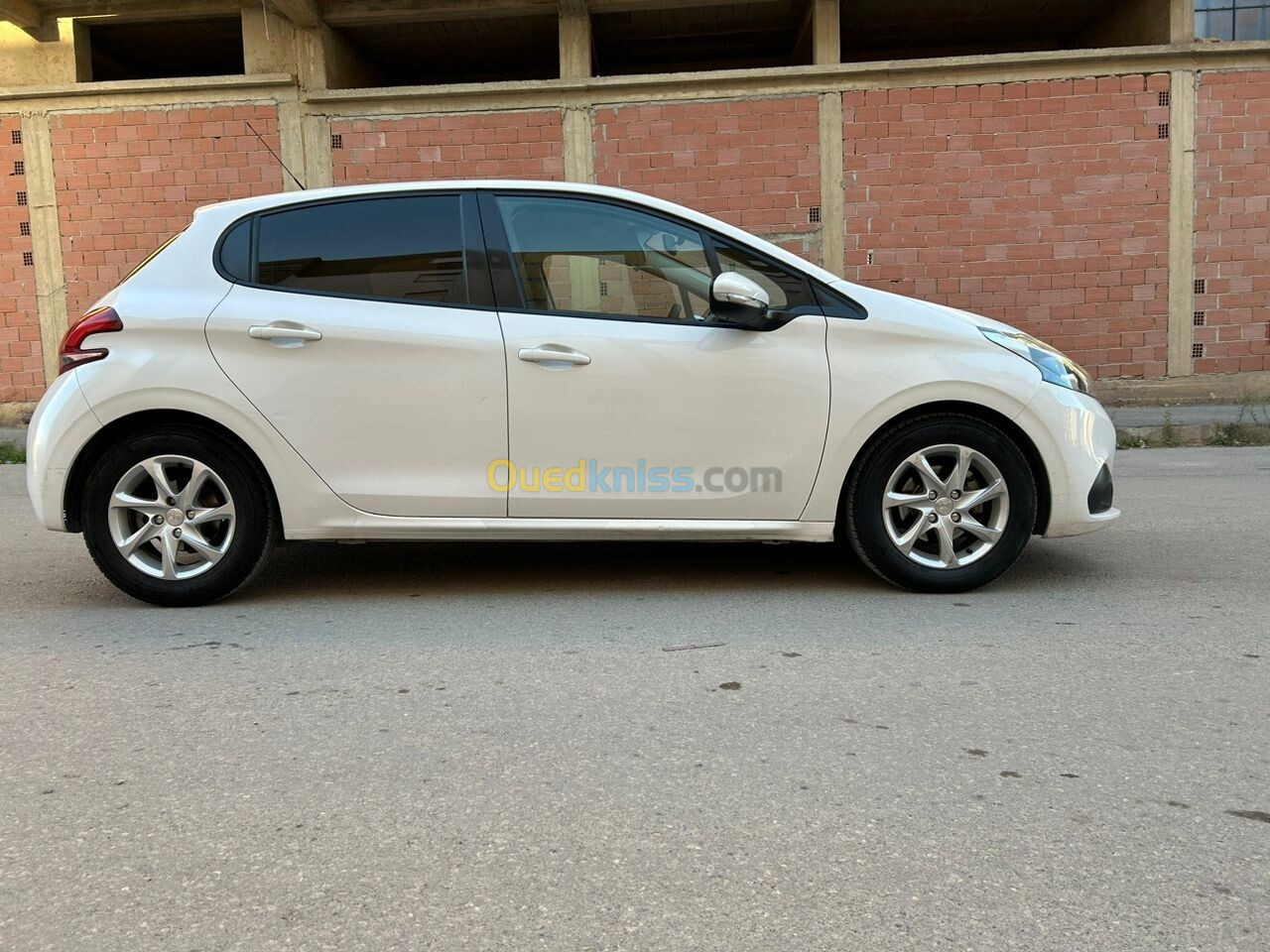 Peugeot 208 2015 Active Facelift