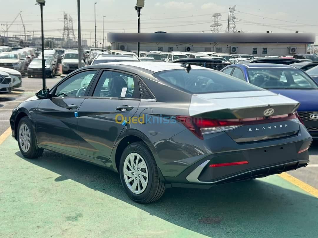 Hyundai Elantra 2024 