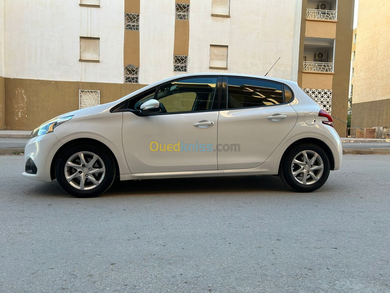 Peugeot 208 2015 Active Facelift