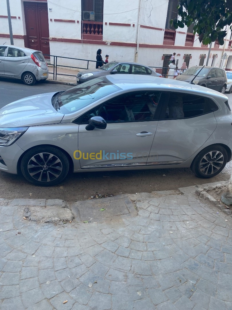 Renault Clio 2023 5