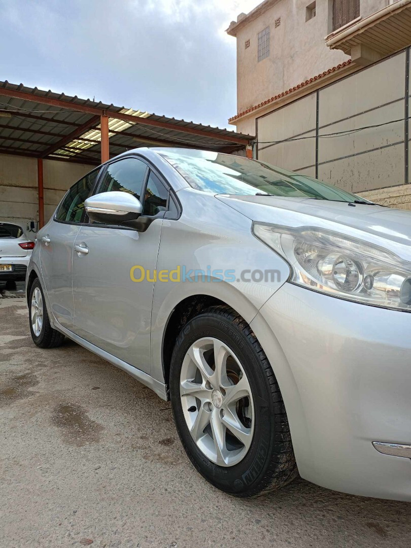 Peugeot 208 2015 Allure