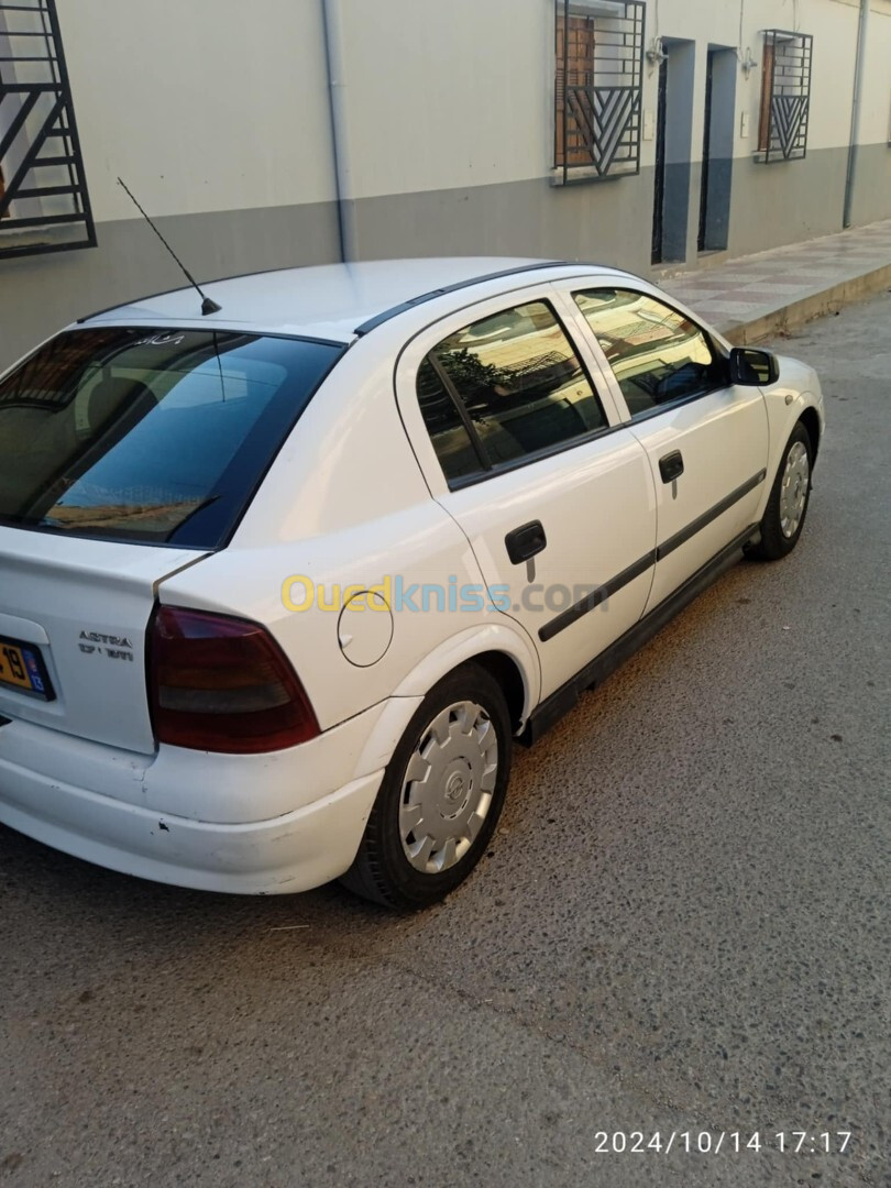 Opel Astra 2004 استرا