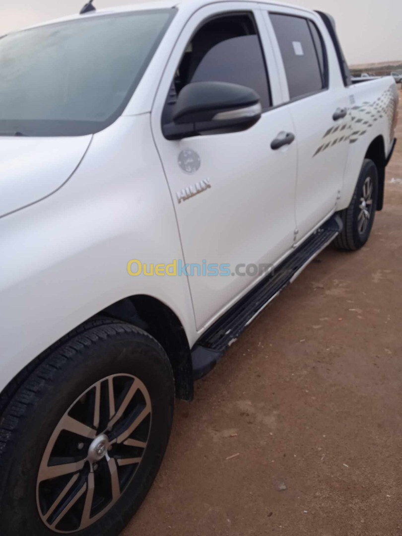 Toyota Hilux 2018 revo4*4