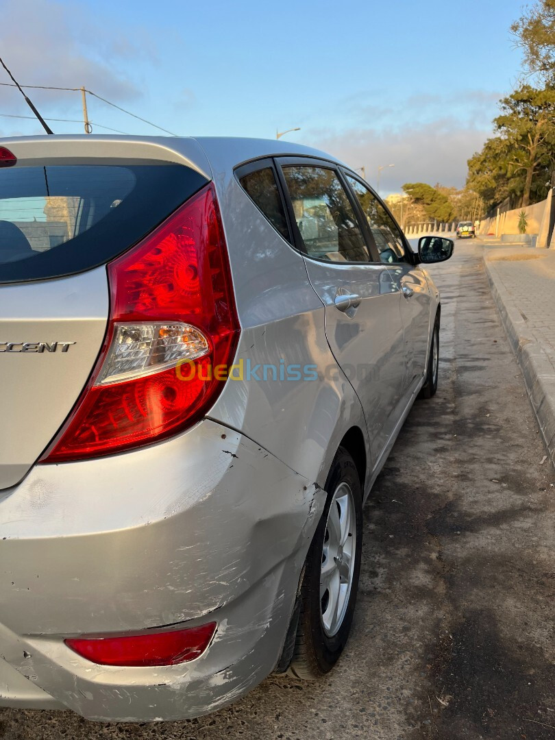 Hyundai Accent RB  5 portes 2012 