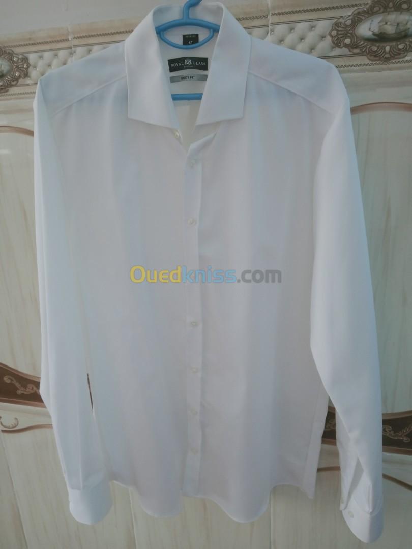 Belle chemise blanche neuve.