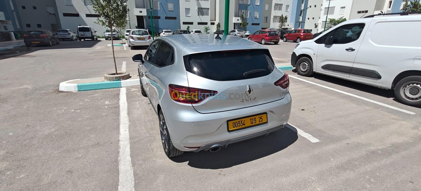 Renault Clio 2023 