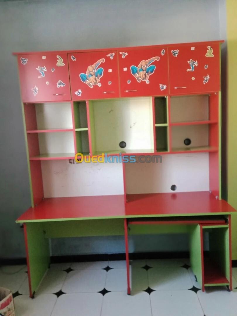 Bibliothèque et bureau pour enfant  