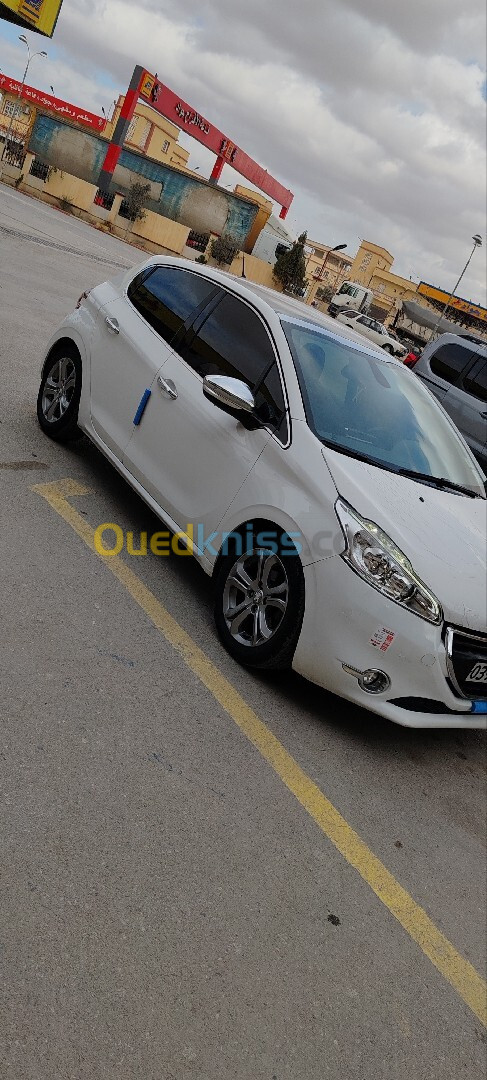 Peugeot 208 2015 Allure