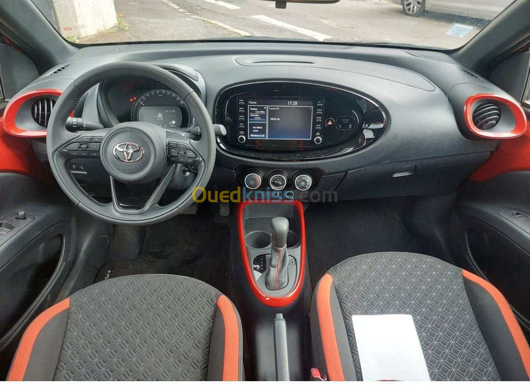 Toyota Aygo x + 2022 Alure