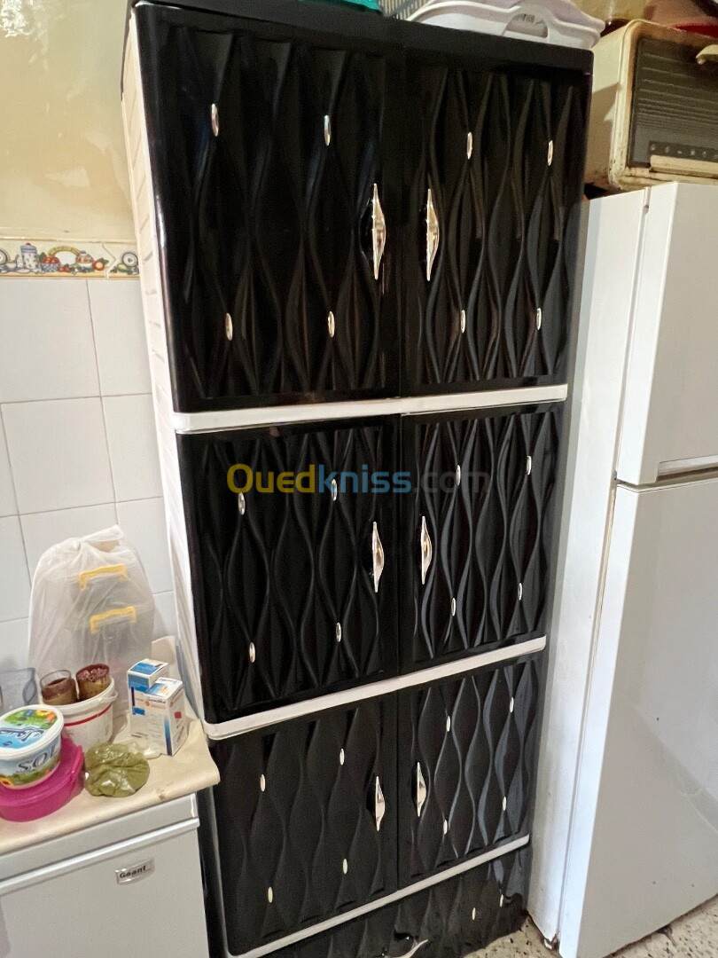 Armoire en plastique