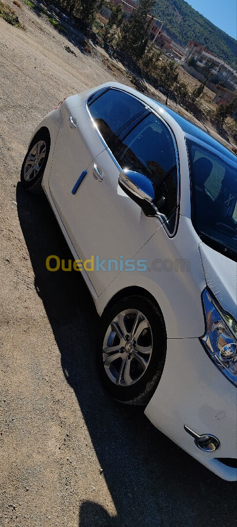 Peugeot 208 2015 Allure