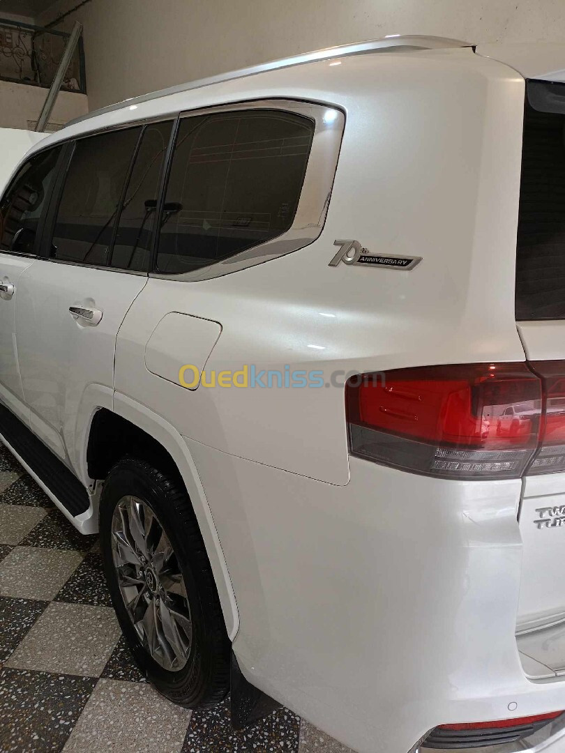 Toyota land cruiser 2022 land cruiser