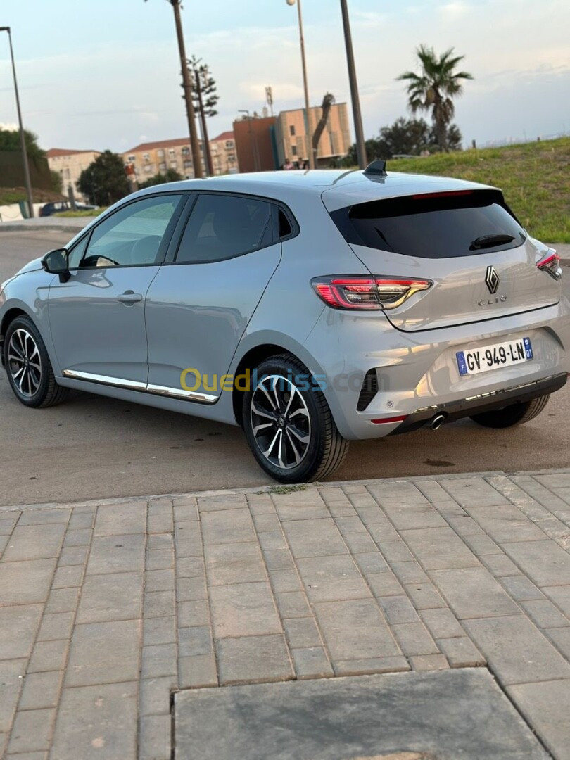 Renault Clio 5 /captur 2024 Full options gris nardo