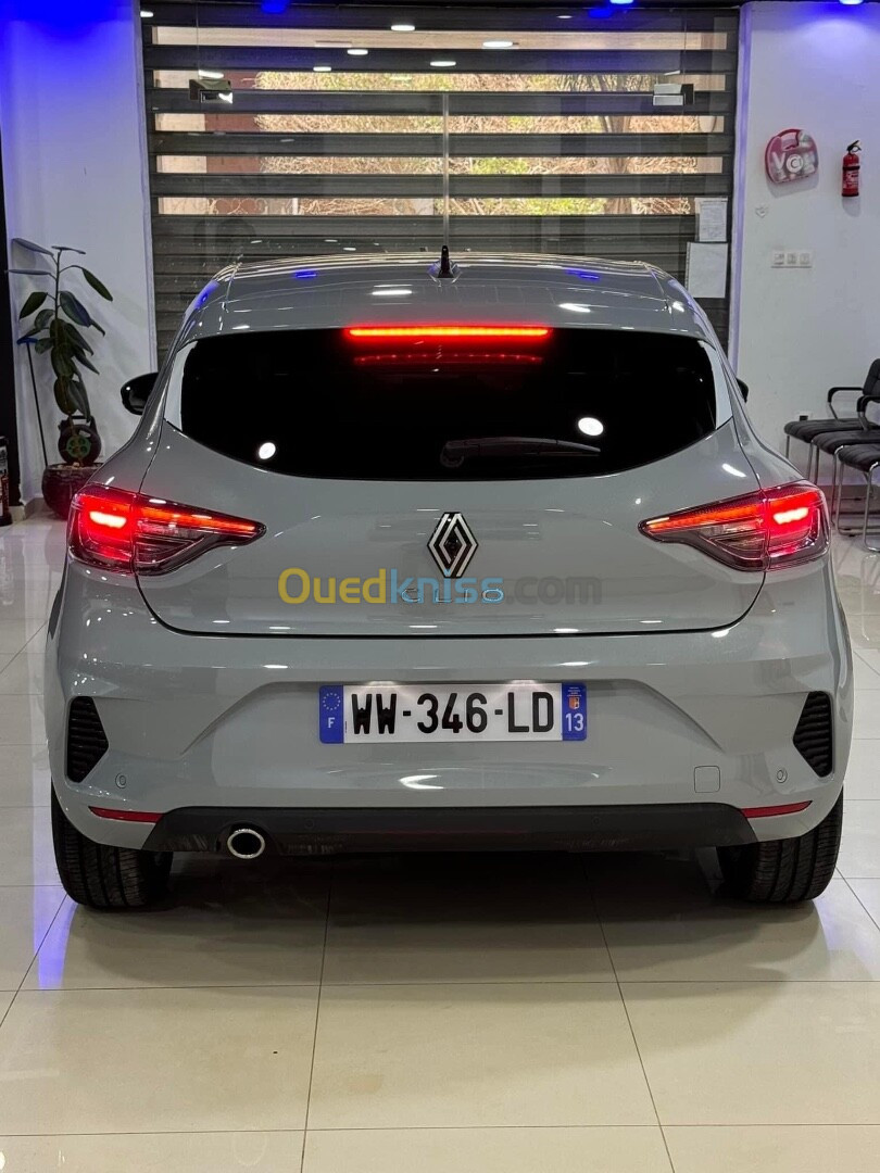 Renault Clio 5 évolution gris nardo 2024 115 Ch carte grise (diesel)