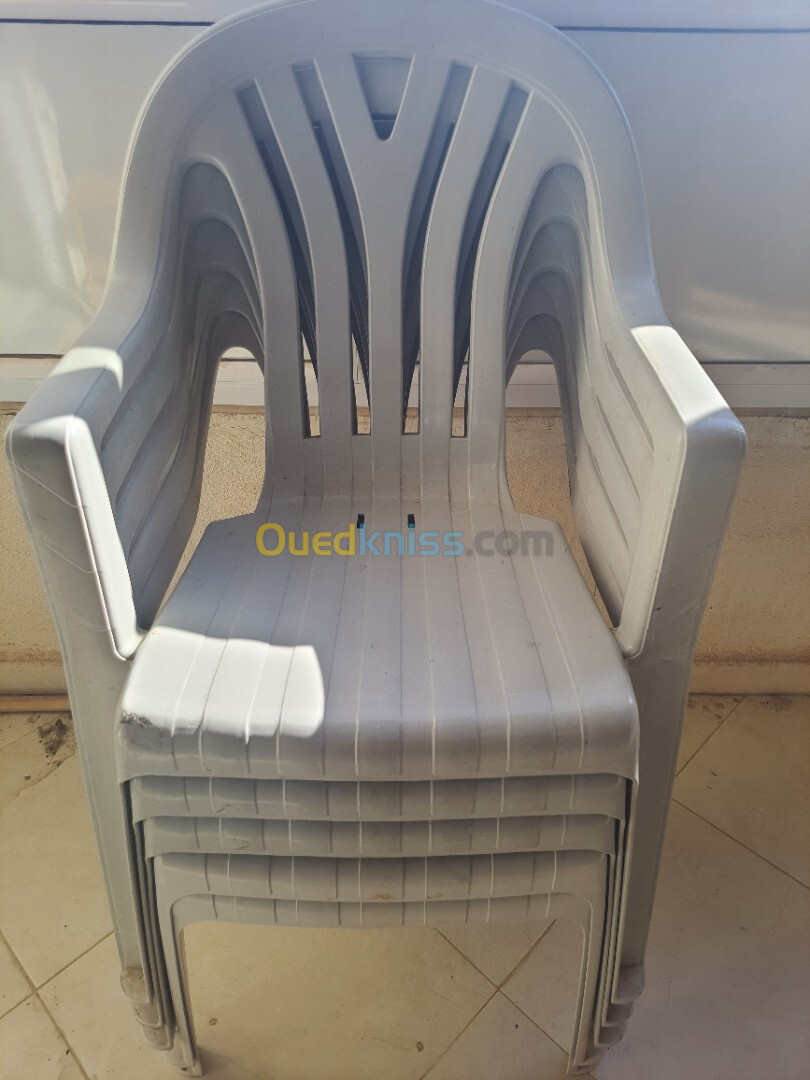 Chaises En Plastique Gris