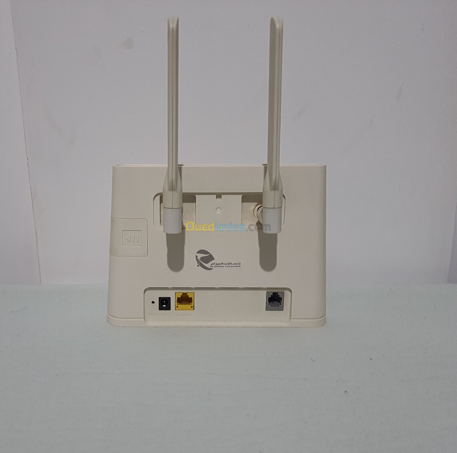 MODEM 4G B310 AVEC SA BOITE ET ANTENNES