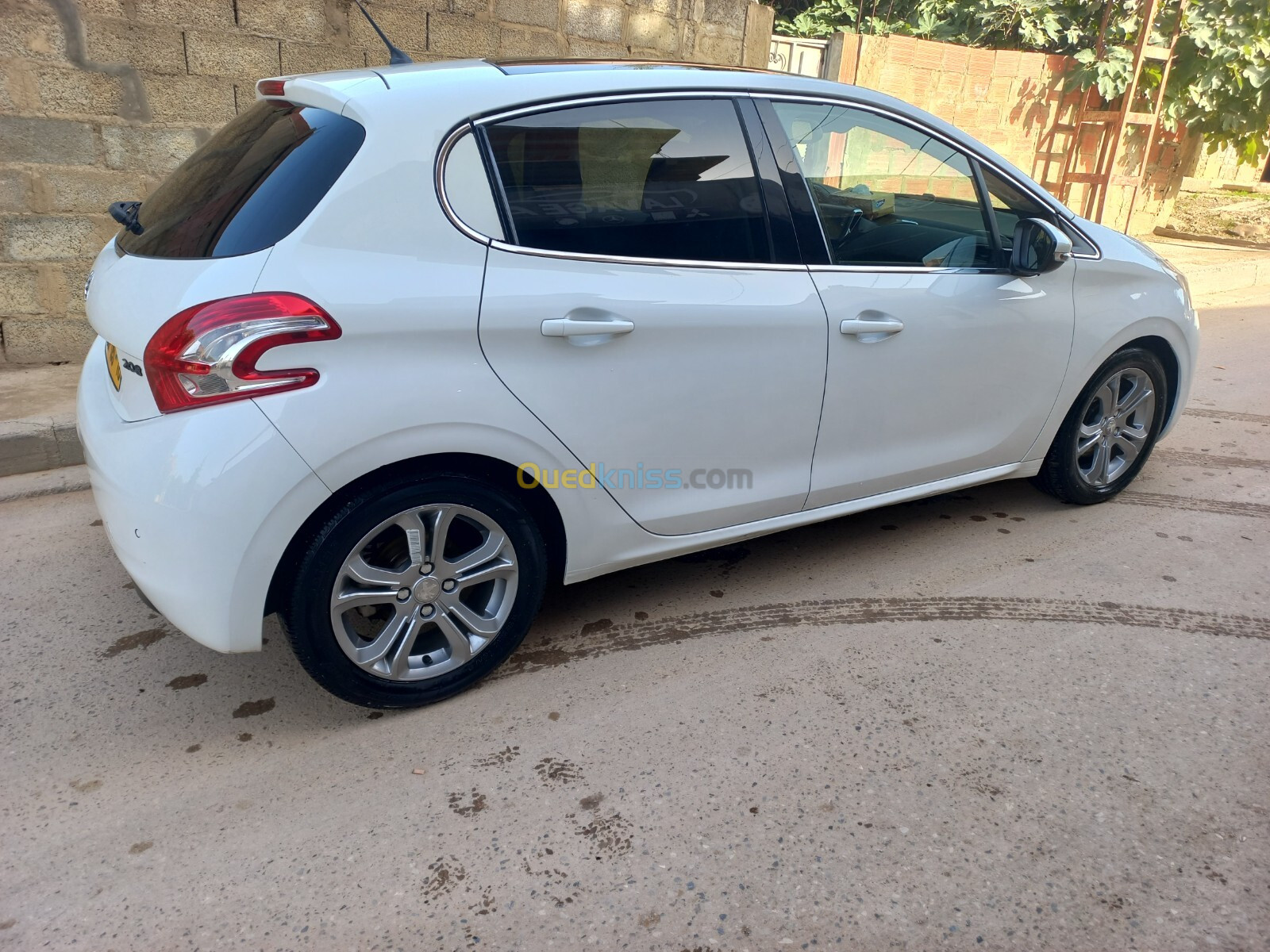 Peugeot 208 2015 Allure