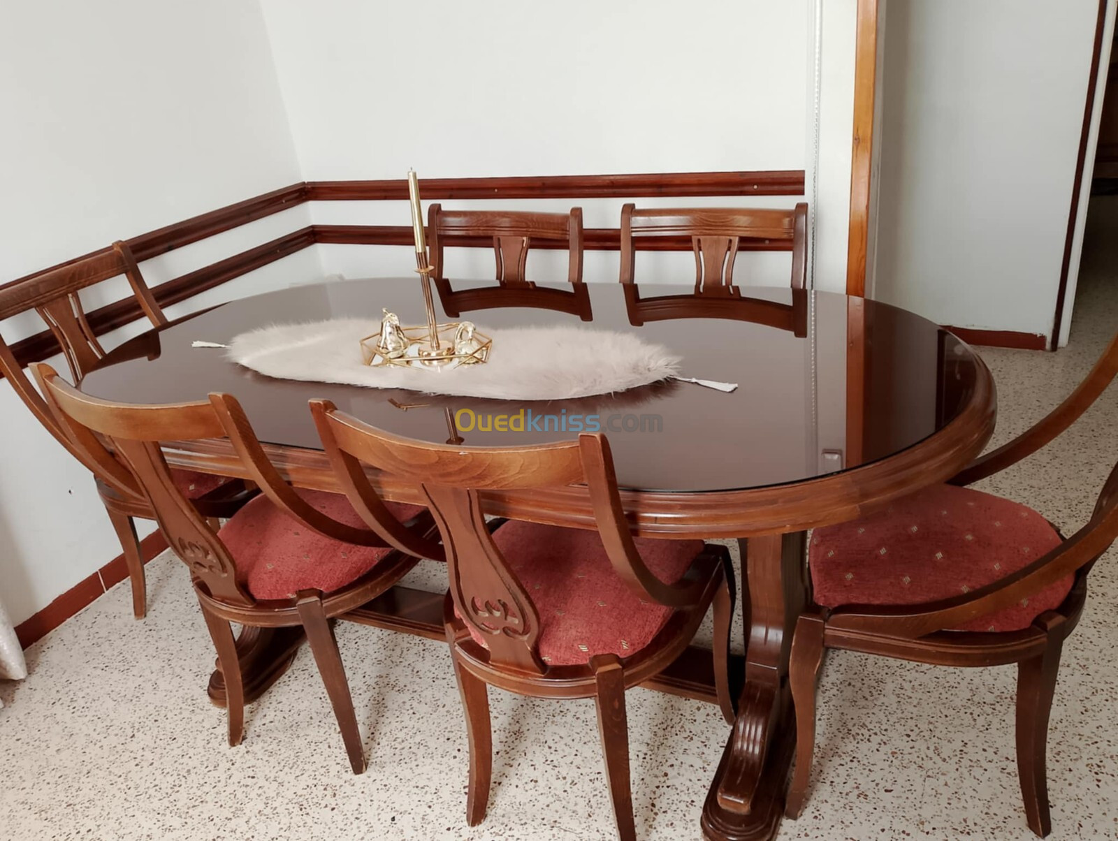 Table à manger en bois avec 6 chaises 