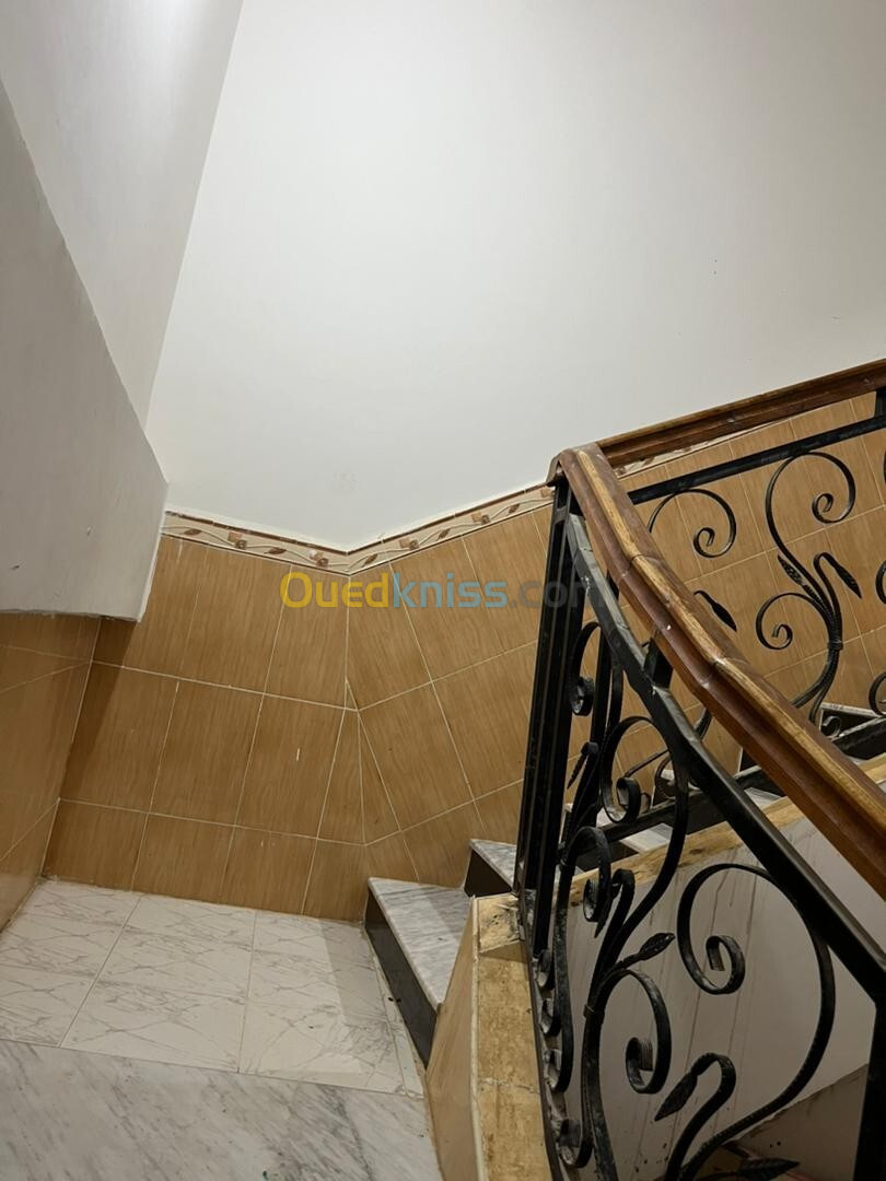 Location Appartement F5 Biskra Biskra