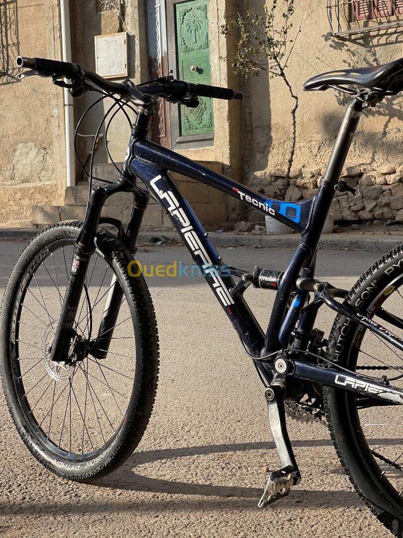 دراجة من نوع Lapierre Tecnic FS 700 